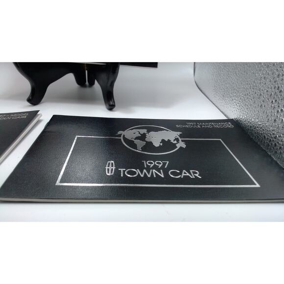 Lincoln 1997 Town car US owners guide & Maintence 1 set of 3 booklet/ paper - Picture 4 of 4